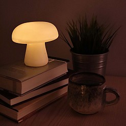 Lampe in Form eines großen Pilzes