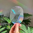 Mit diesen Regenbogenaufklebern kannst du dein Zimmer mit Regenbogenglitzern füllen.