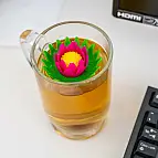 Schwimmt in der Tasse