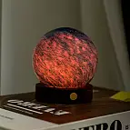 Modell der galaktischen Brise mit orangefarbenem Licht