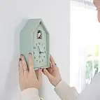 Der Kuckuck kommt aus dem Haus