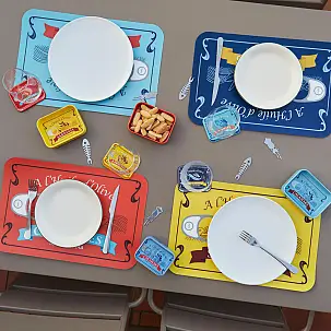 Tischsets in Form von Konservendosen