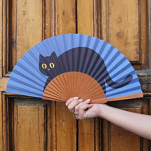 Originalfächer mit liegender Katze