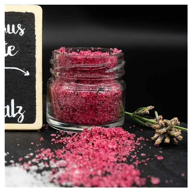 Meersalz mit Hibiskusblüten