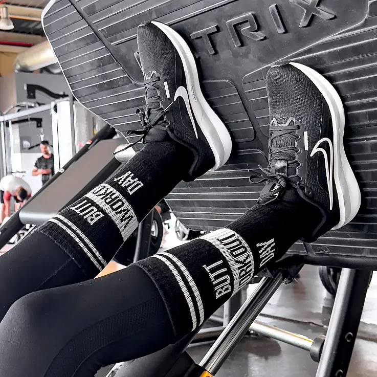 Schwarz mit der Aufschrift "Butt workout day".