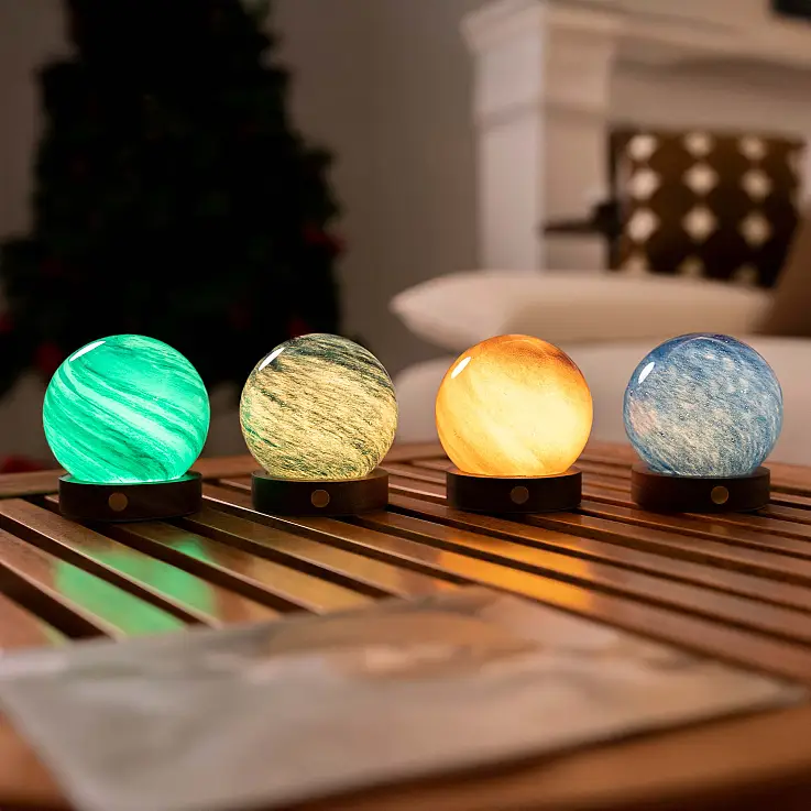 Handgeblasene und handbemalte Glaskugel