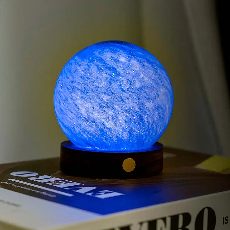 Modell der galaktischen Brise mit blauem Licht