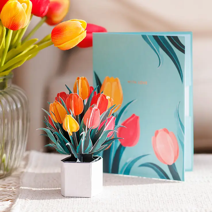 Karte mit Mini-Bouquet aus dreidimensionalen Papierblumen