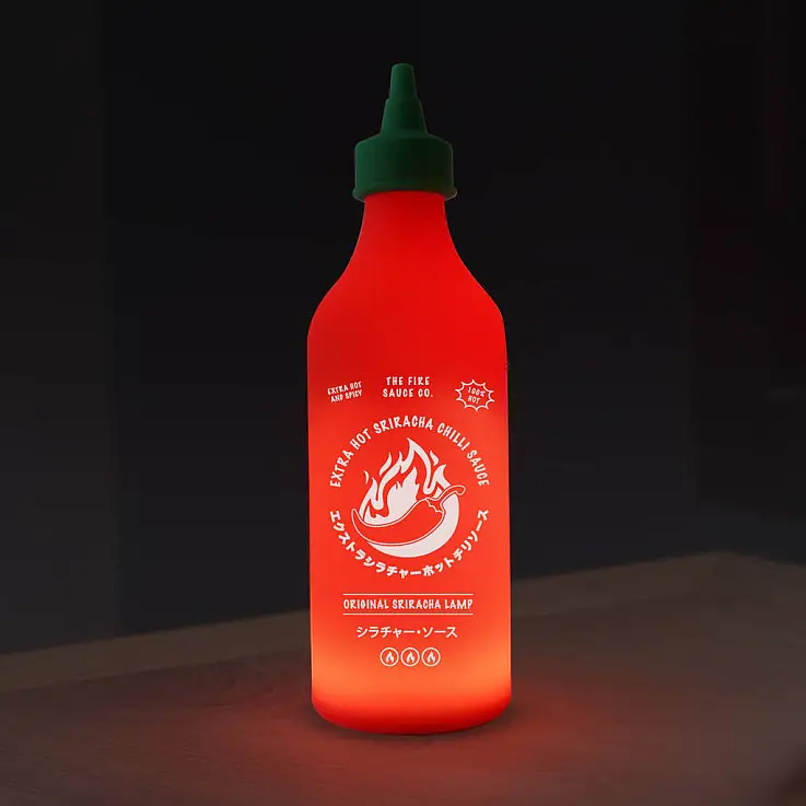 Nachtlampe in Form eines Glases mit scharfer Soße