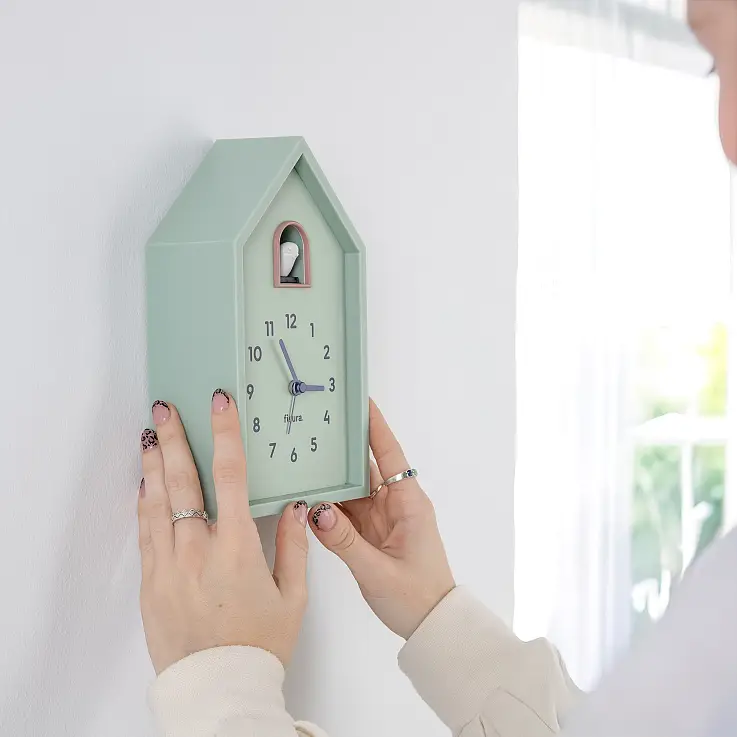 Der Kuckuck kommt aus dem Haus