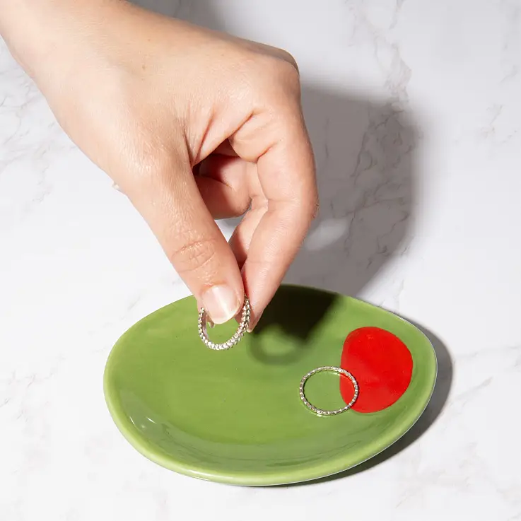 Kleiner Teller in Form einer Olive