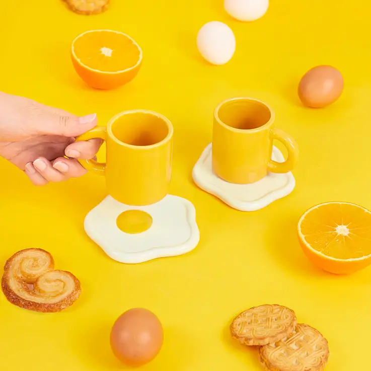 2er Set Kaffeetassen mit Untertasse in Spiegelei-Form