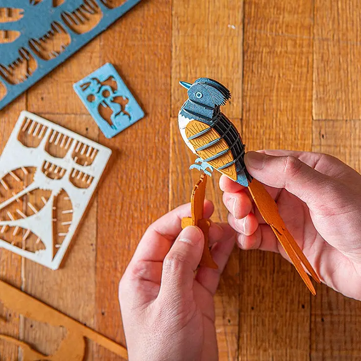 Vorgeschnittene Teile, die ohne Klebstoff zusammenpassen