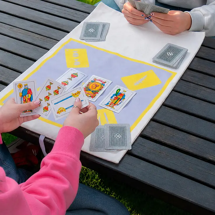Reise-Brettspiel mit spanischen Spielkarten